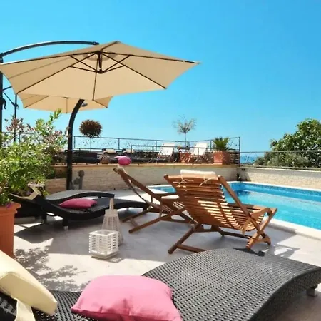 Golden View Villa *
