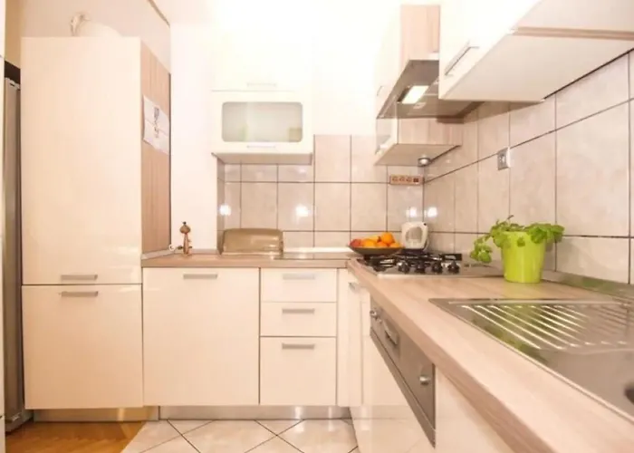 Golden View * Τρογκίρ