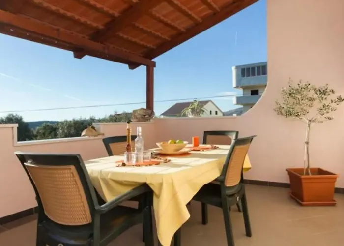 Βίλα Golden View Τρογκίρ