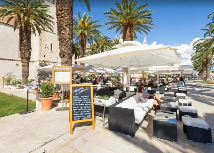 Βίλα Golden View Τρογκίρ